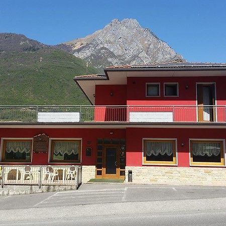 B&B La Villetta เบรโน ภายนอก รูปภาพ