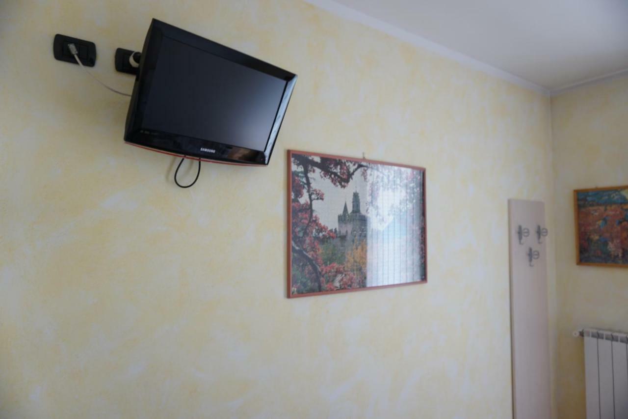 B&B La Villetta เบรโน ภายนอก รูปภาพ