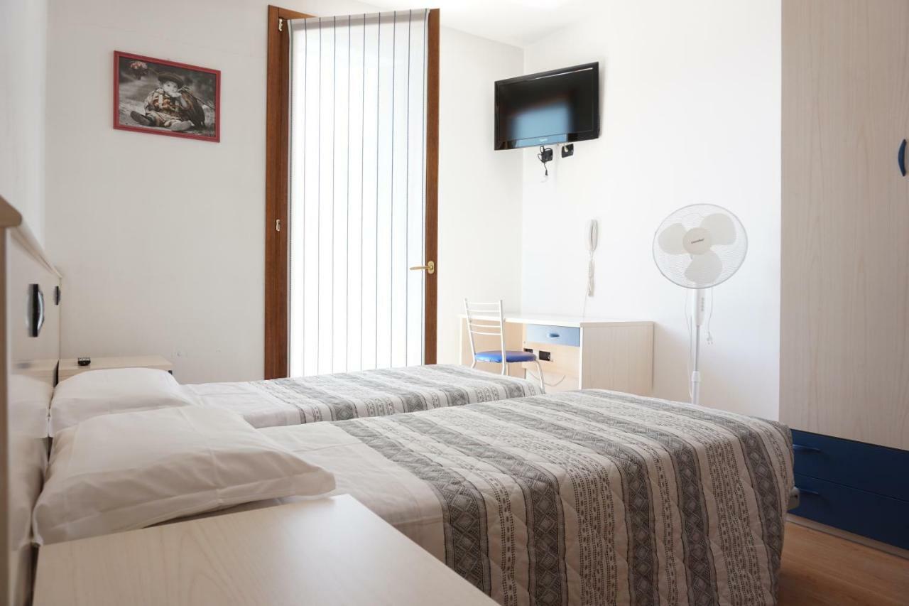 B&B La Villetta เบรโน ภายนอก รูปภาพ