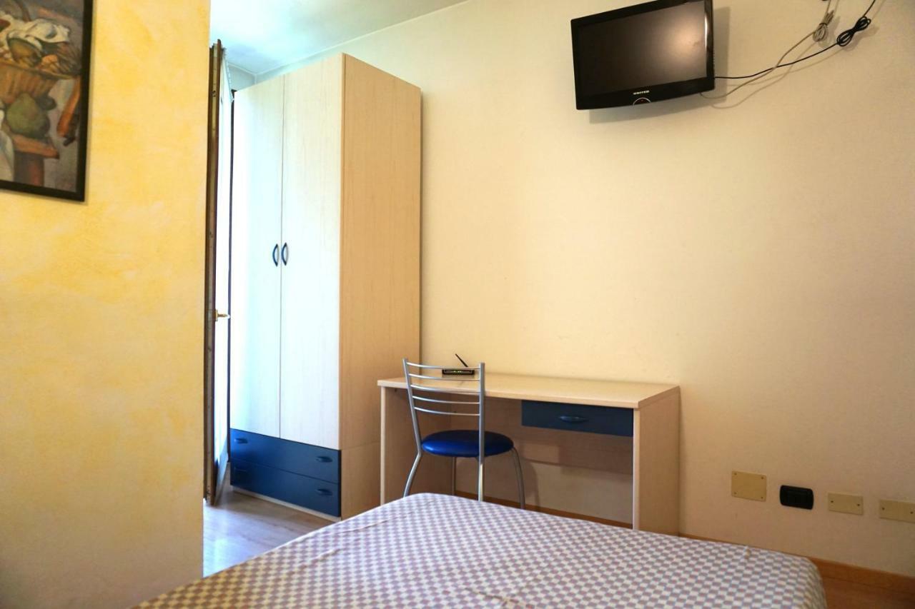 B&B La Villetta เบรโน ภายนอก รูปภาพ