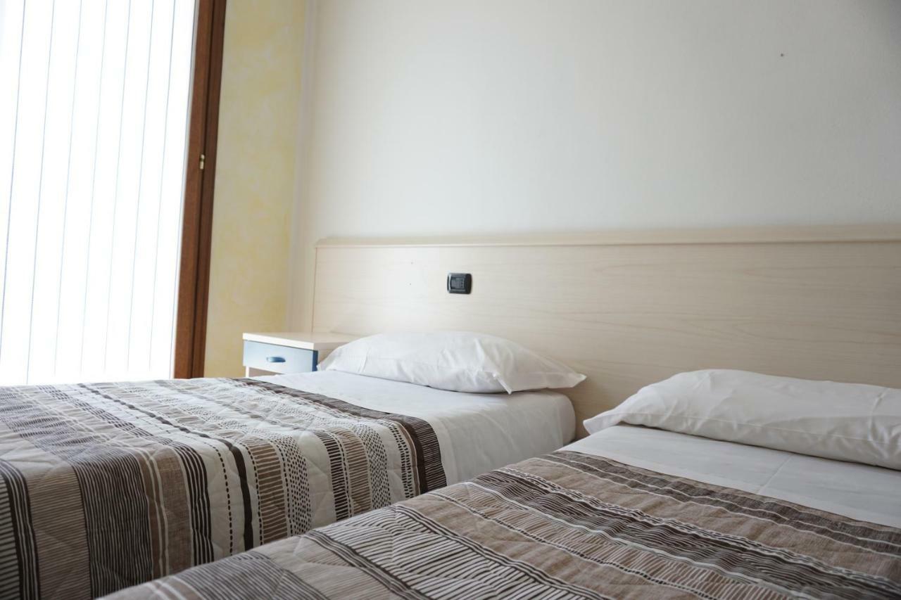 B&B La Villetta เบรโน ภายนอก รูปภาพ